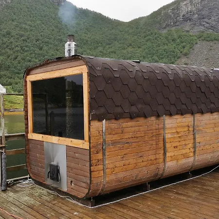 Polar Spot Camping *